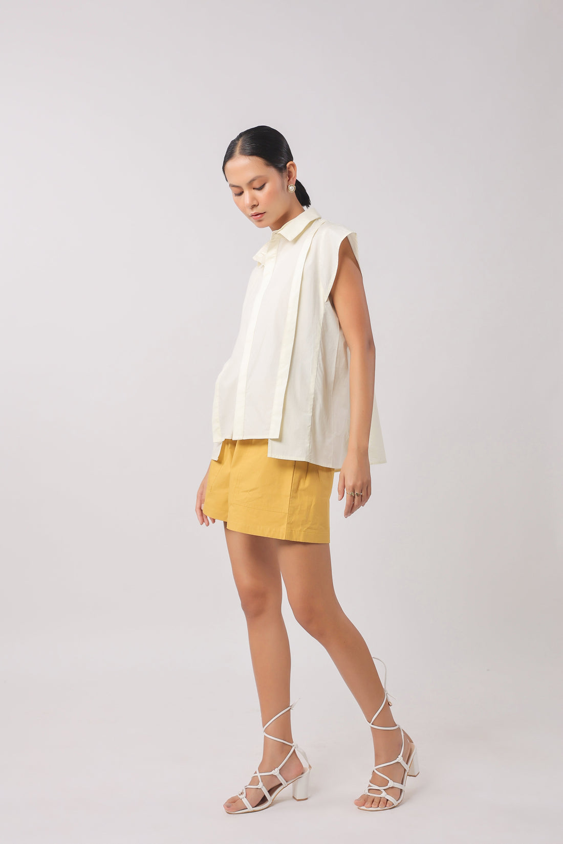 Women Off White Solid Cotton Short Sleeve Shirt Collar Co-Ord Set