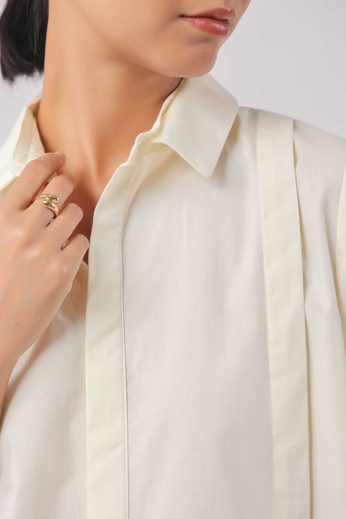 Women Off White Solid Cotton Short Sleeve Shirt Collar Co-Ord Set
