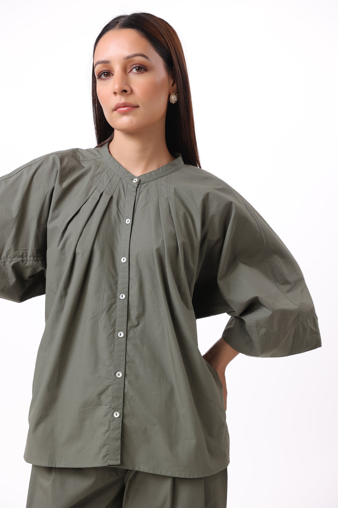 MUUN Women Green Solid Cotton Top