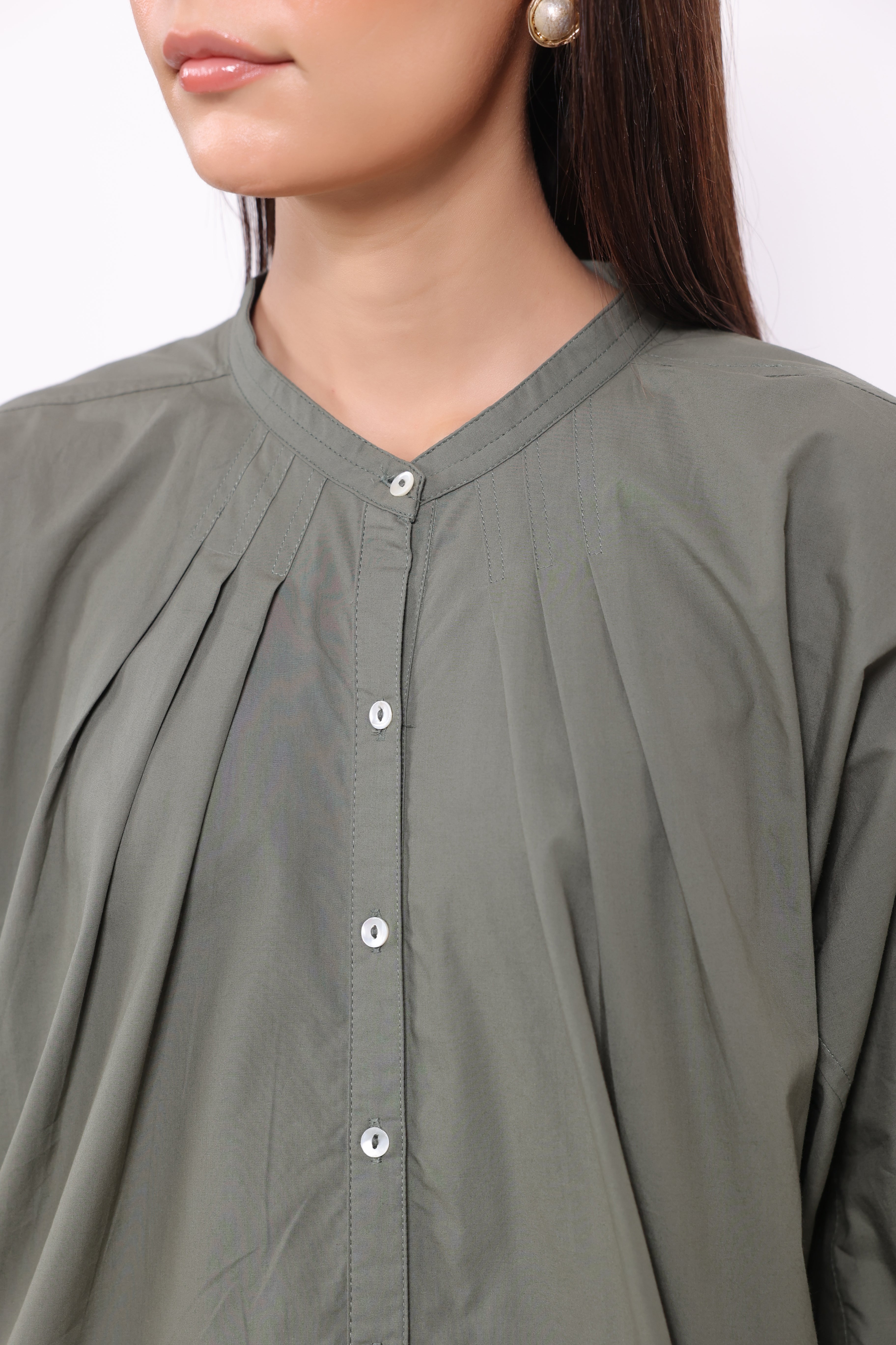 MUUN Women Green Solid Cotton Top