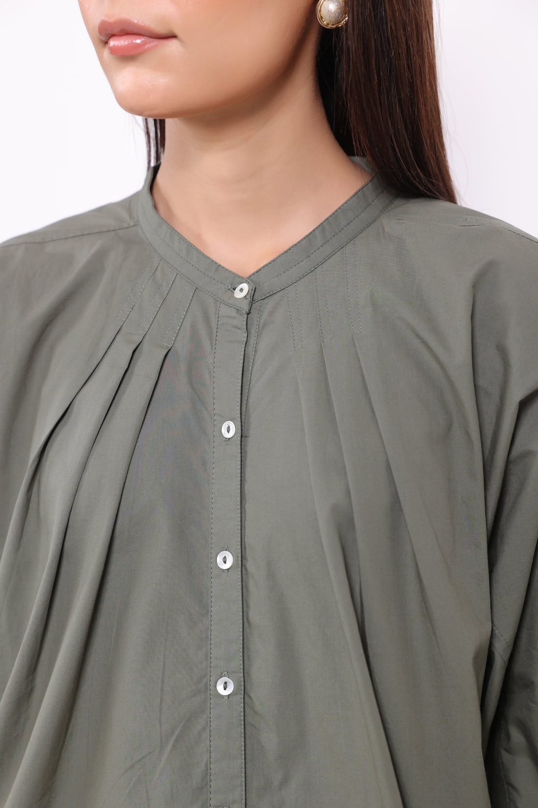 MUUN Women Green Solid Cotton Top